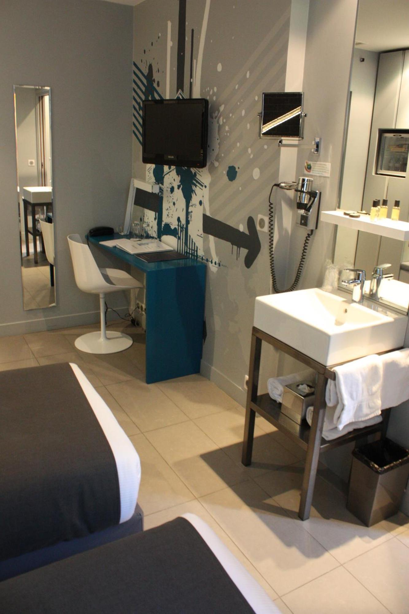 Hotel Arc De Triomphe Etoile 4*