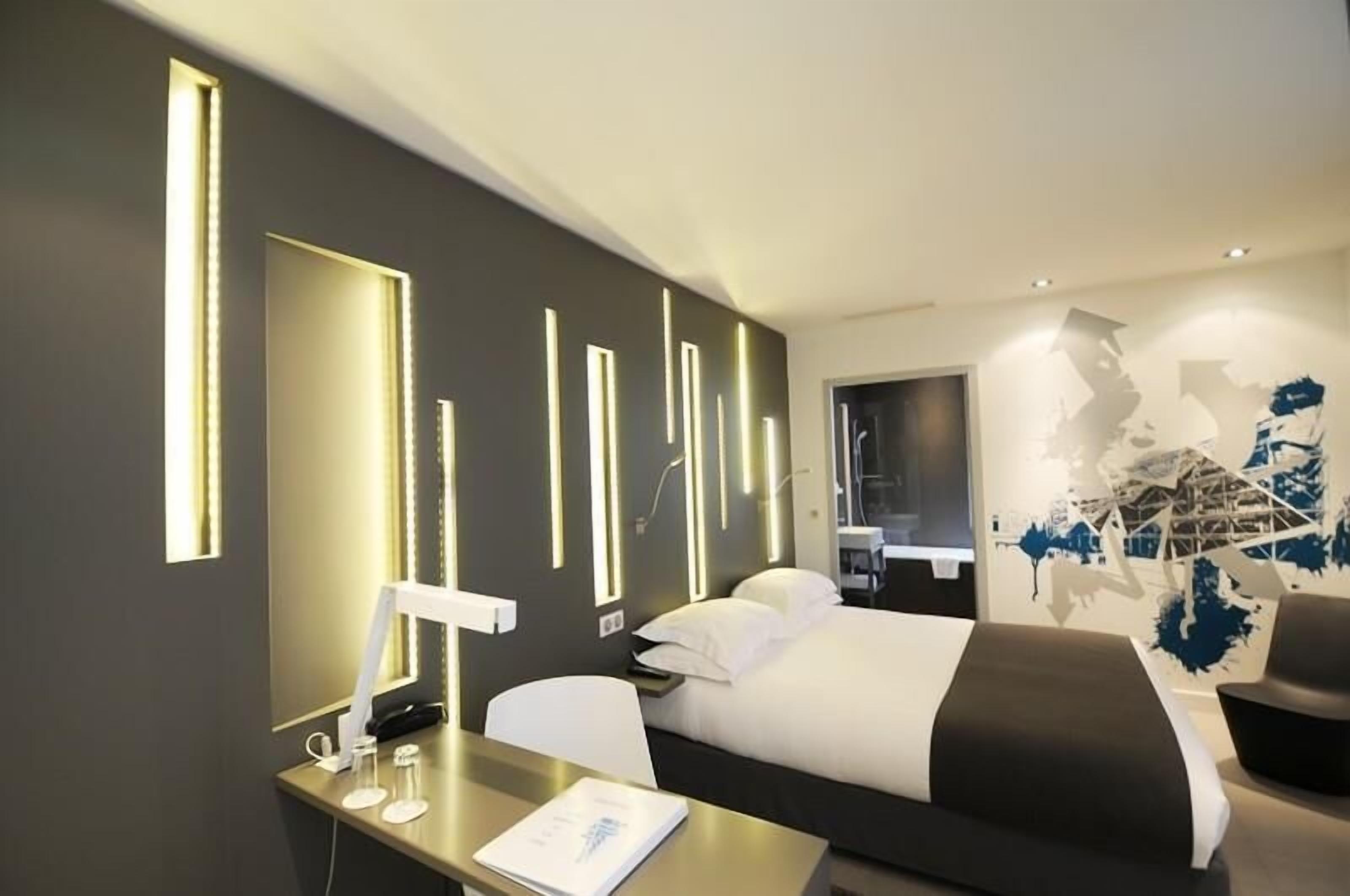 Hotel Arc De Triomphe Etoile 4*
