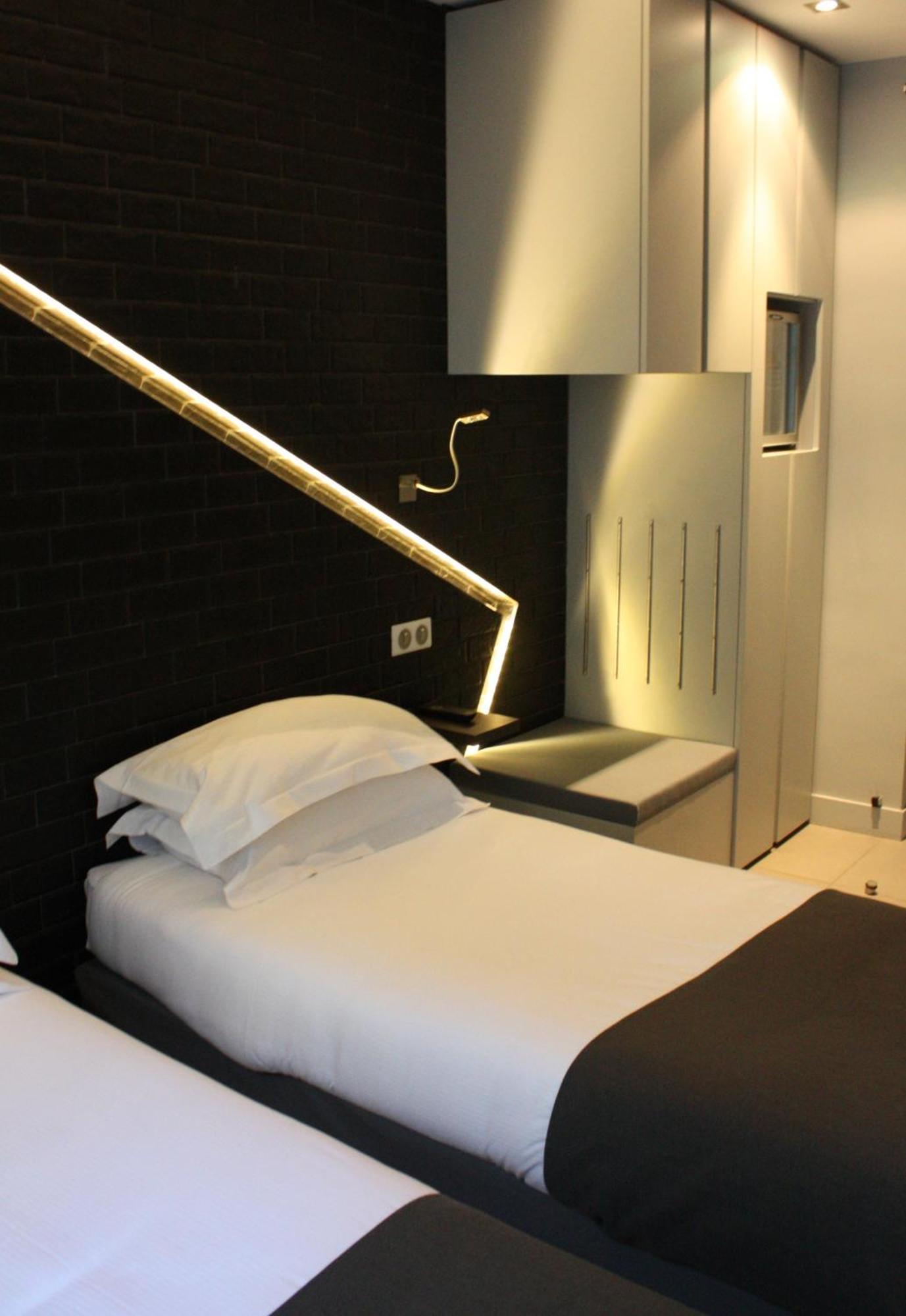 Hotel Arc De Triomphe Etoile 4*