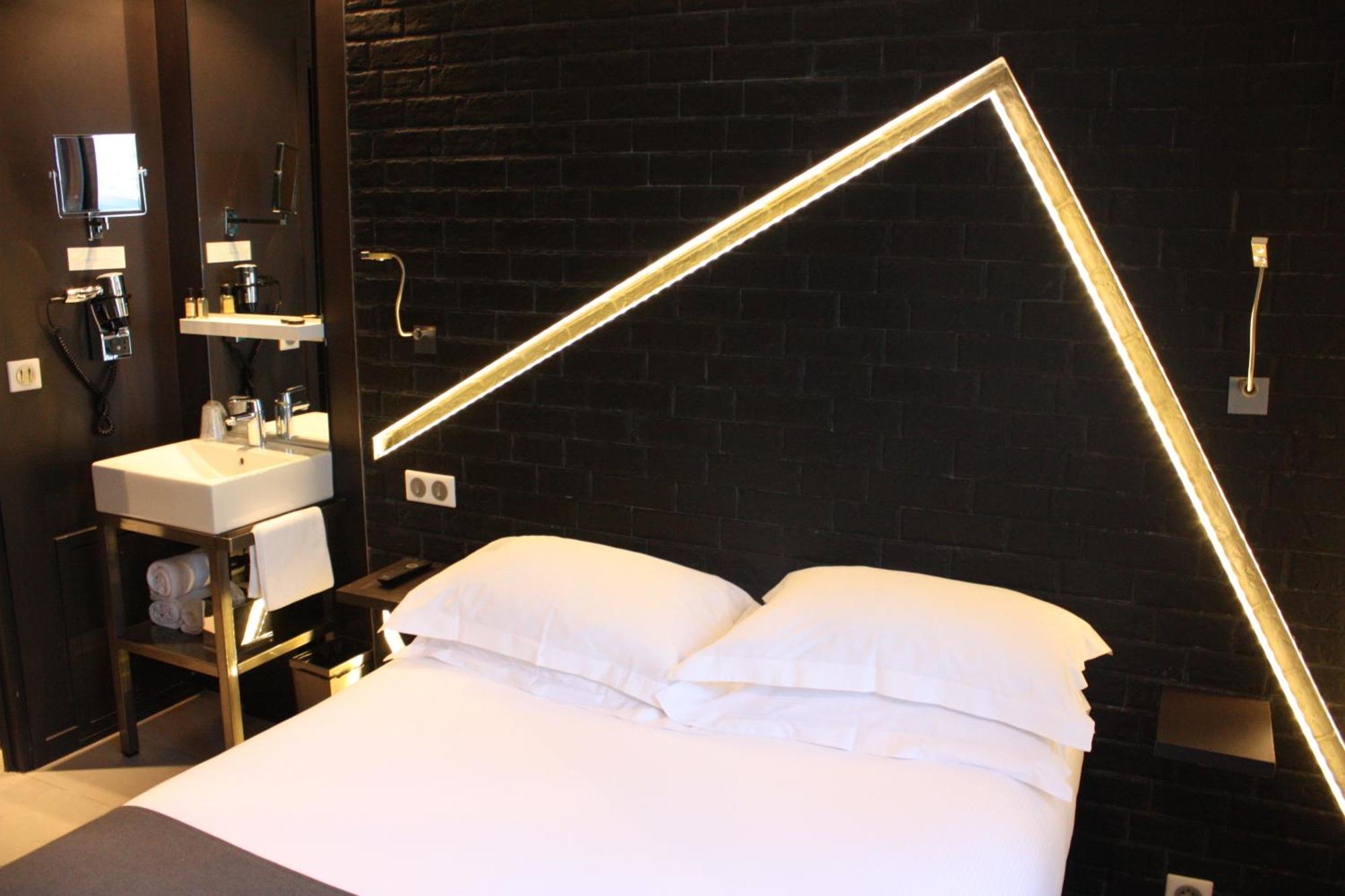 Hotel Arc De Triomphe Etoile 4*